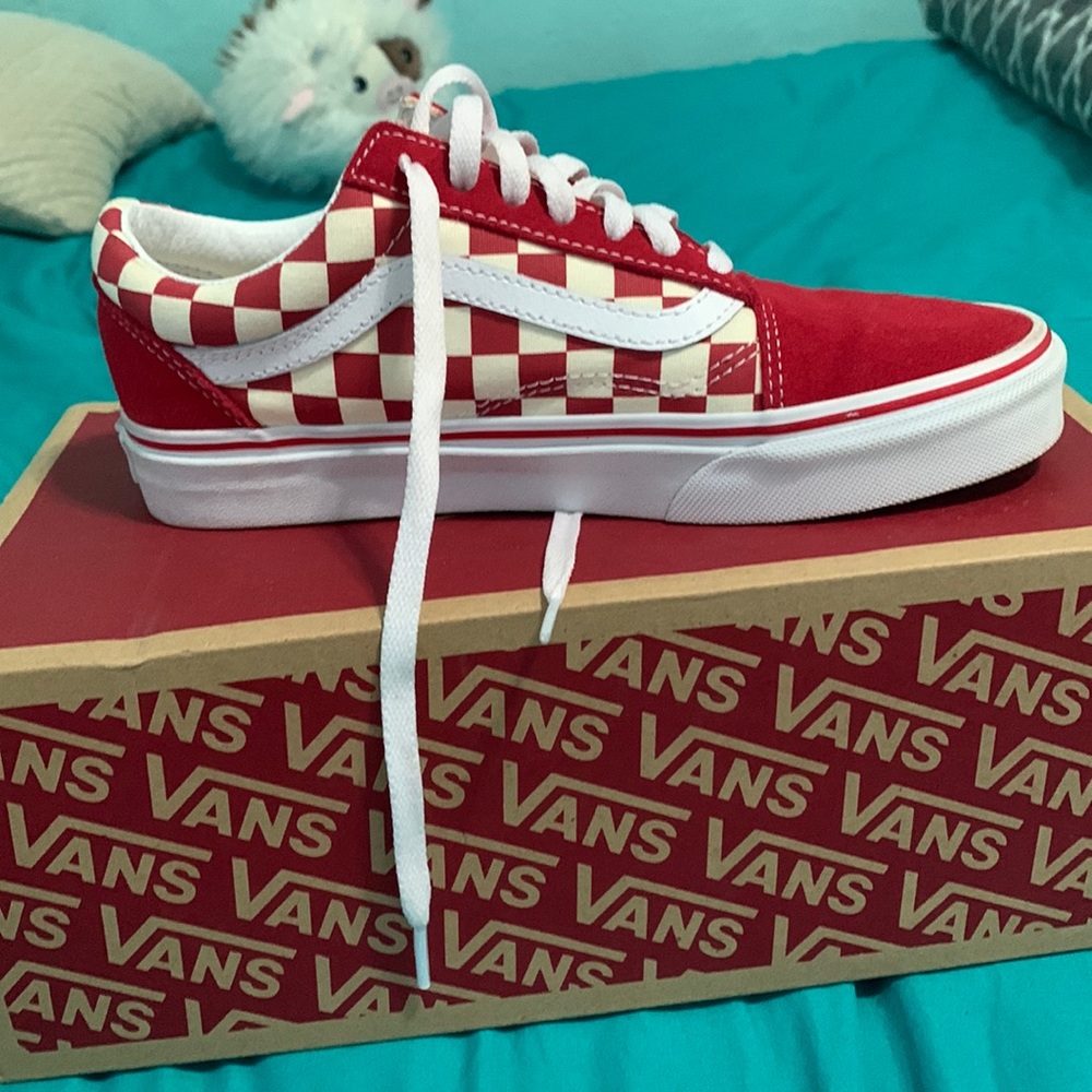 checkerboard red  vans